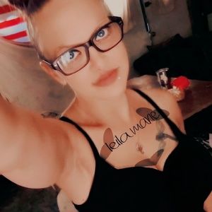 Meet your Posher, Leila